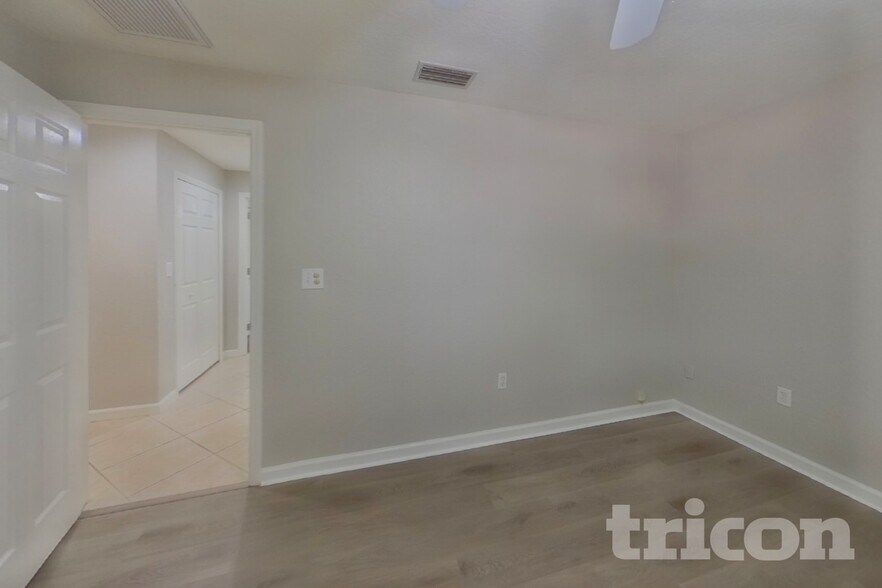 Building Photo - 14980 Crown Dr