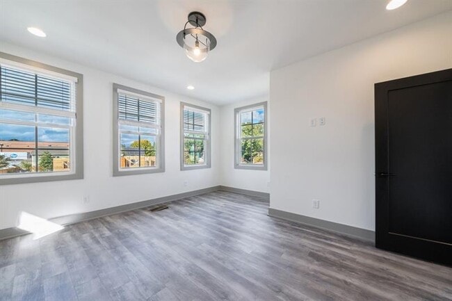 Building Photo - 42 Becker Pl NW