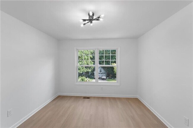 Building Photo - 3412 Camens Ct NE