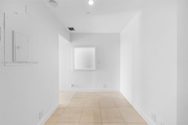 Building Photo - 251 Crandon Blvd