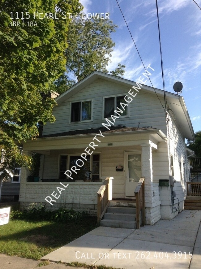 Building Photo - Updated 3 Bedroom Lower Duplex