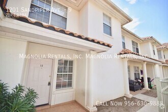 Building Photo - 2 bed 2.5 bath Townhouse in Mcallen