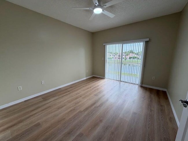 Building Photo - 2925 Crestwood Ter
