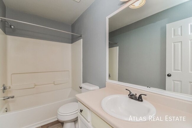 Building Photo - 8647 Silver Glen Dr