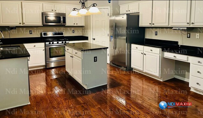 Building Photo - Beautiful house in the LAMBERT cluster in ...