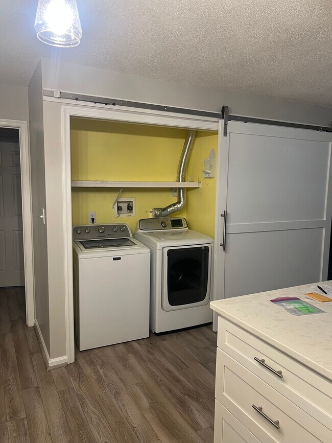 Building Photo - 863 Miller Creek Ln