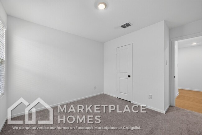 Building Photo - 412 Sambal Dr