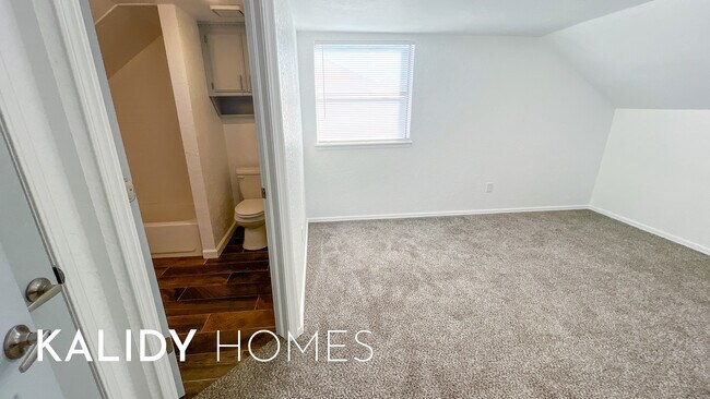 Building Photo - 8401 Azurewood Dr