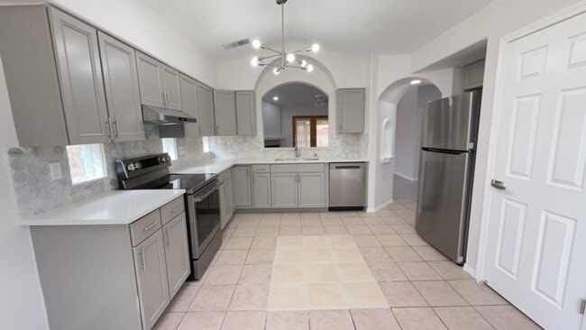 Building Photo - Newly Renovated 3 Bedroom 2 Bedroom Home