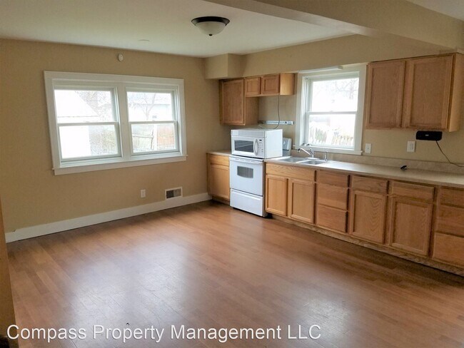 Building Photo - 3 br, 1 bath House - 412 W Main Street
