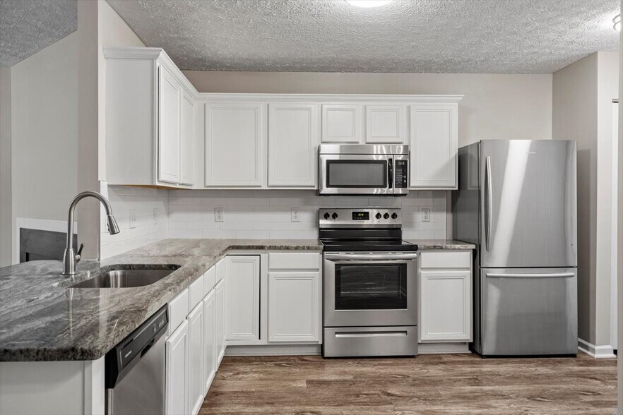 Building Photo - 446 Saint John Dr