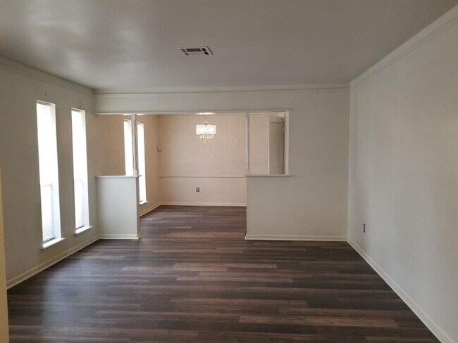 Building Photo - 1042 Creekmont Dr