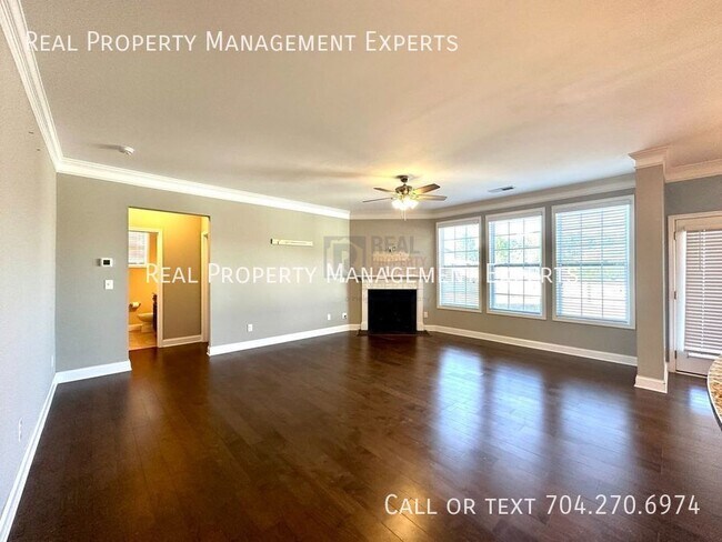 Building Photo - 7839 Sawgrass Ln