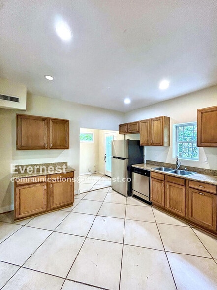 Building Photo - 1402 Ashley St