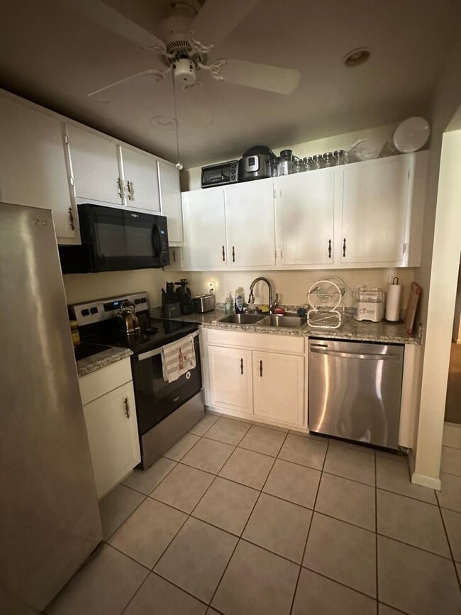 Building Photo - 933 Savannas Point Dr