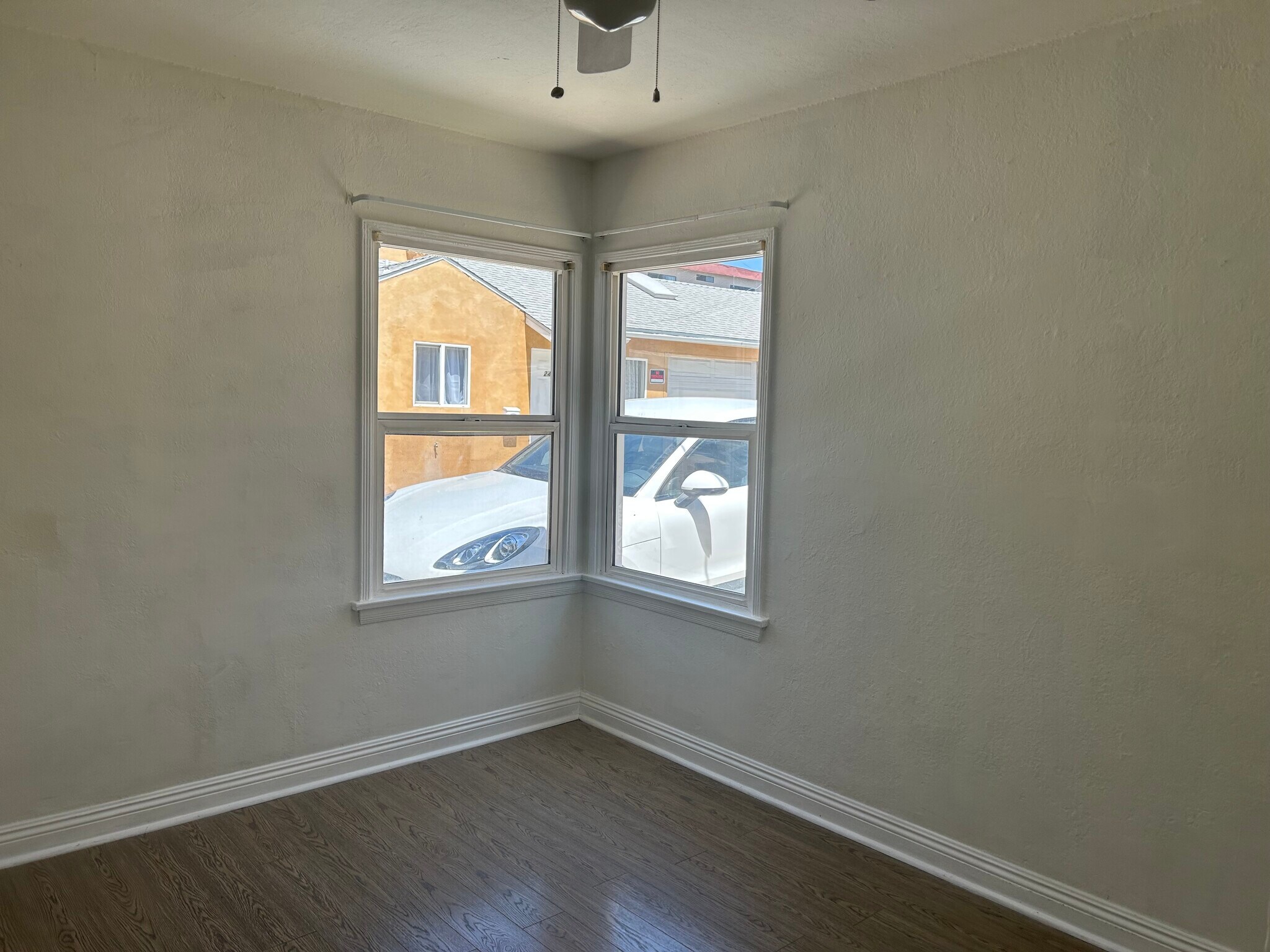 Building Photo - 245 W Elm Ave