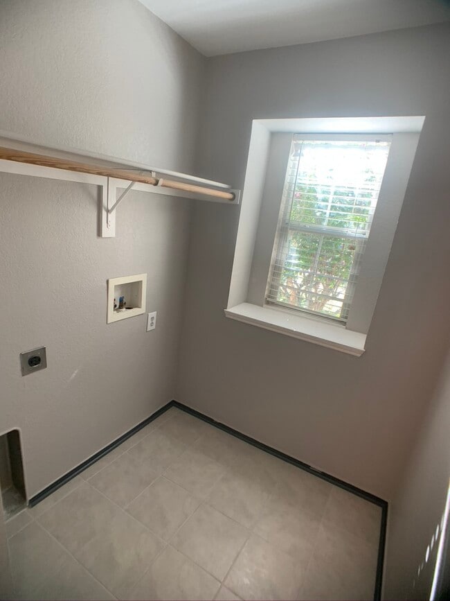 Building Photo - 7247 Irish Valley Trail