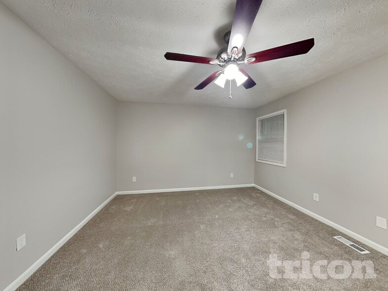 Building Photo - 303 Lowe Ct NW