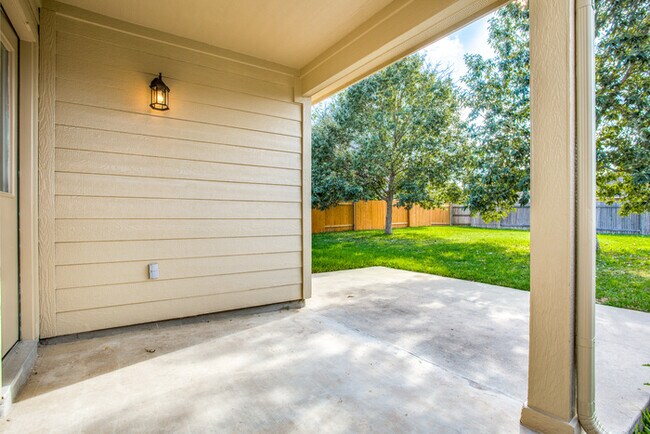 Building Photo - 612 Arrowood Pl