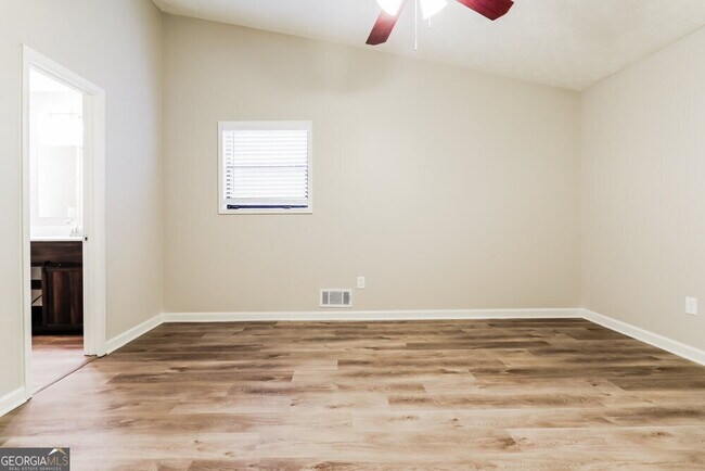Building Photo - 3742 Holland Dr