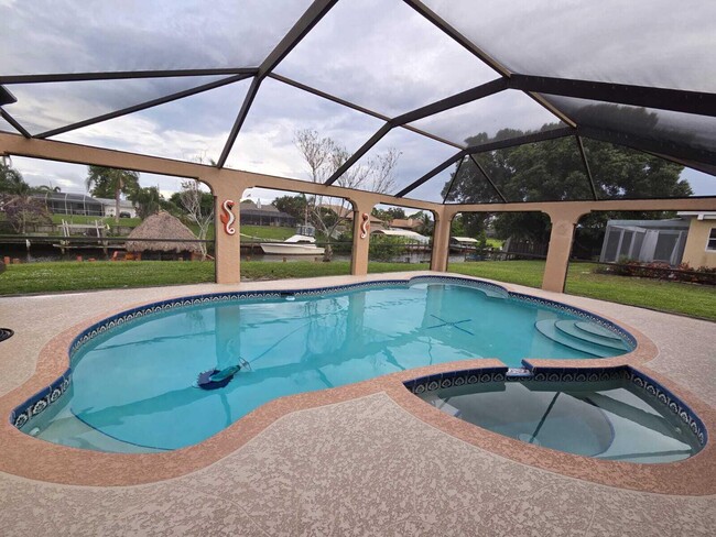 Building Photo - 382 SE Naranja Ave