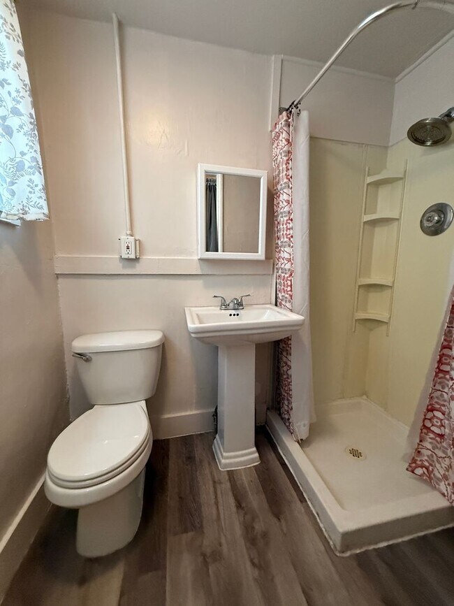 Building Photo - 1071