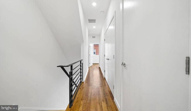Building Photo - 300 Budd St