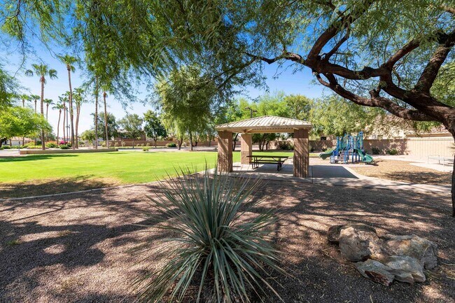 Building Photo - Gorgeous fully furnished home in Gilbert w...