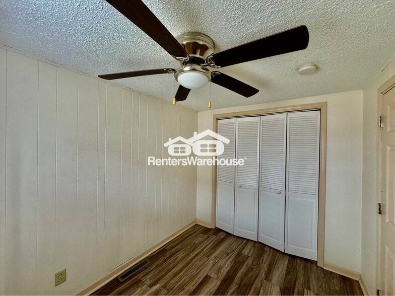 Building Photo - 703 Prairie St