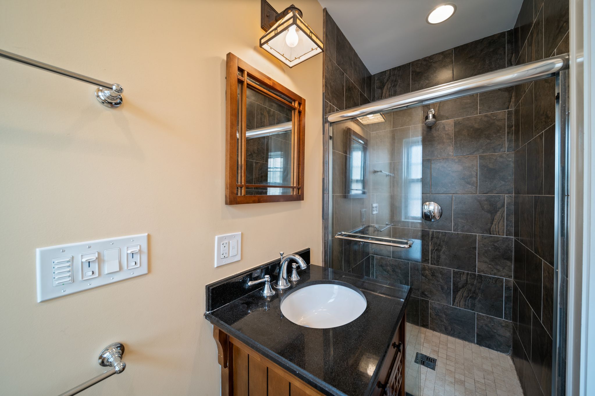 Building Photo - 721 Foster St