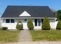 Building Photo - Beautifully Renovated 2 Bedroom