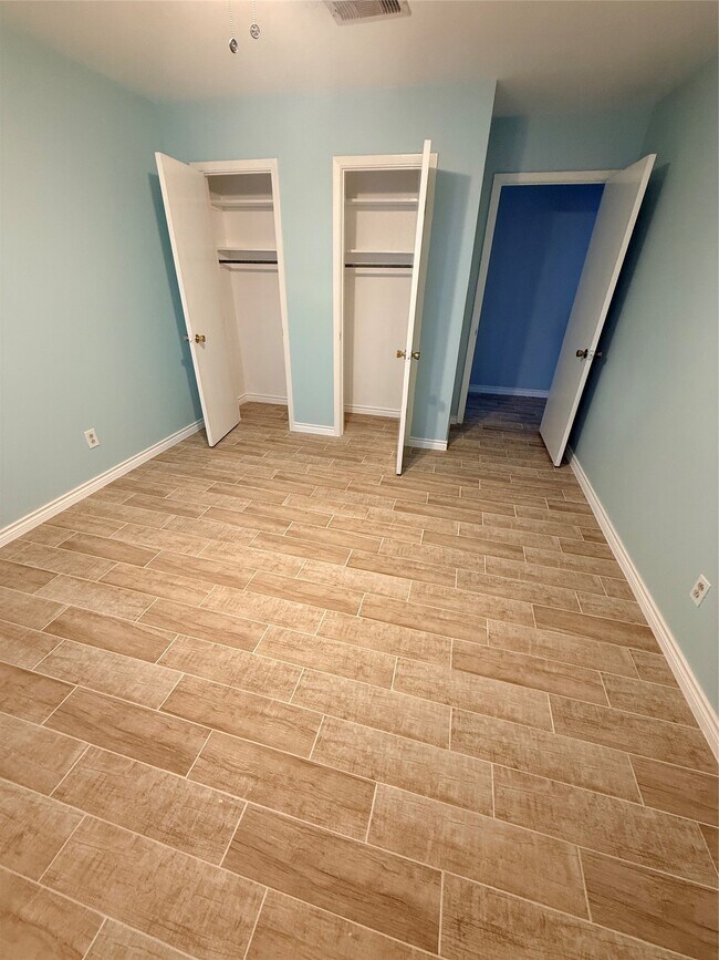Building Photo - 5107 Avenue Q