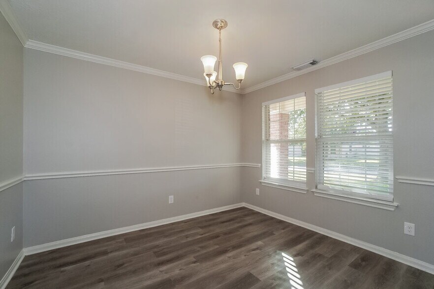Building Photo - 5370 Kyla Cir