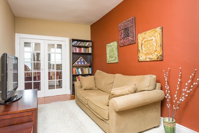 Building Photo - 532 Adams St