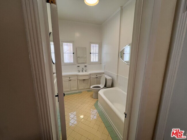 Building Photo - 1248 S La Jolla Ave