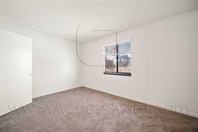 Building Photo - Single-Story 3BR Home with Garage & Fully Fenced Yard