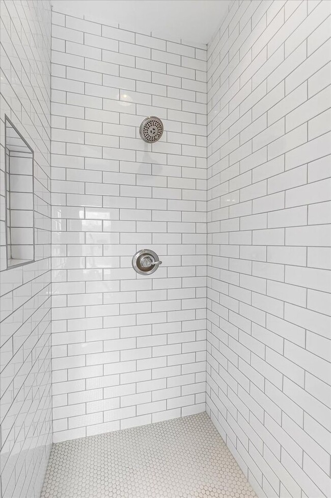 Building Photo - Columbia Avenue Condo