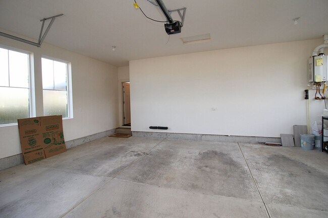 Building Photo - 3923 SE 70th Ave