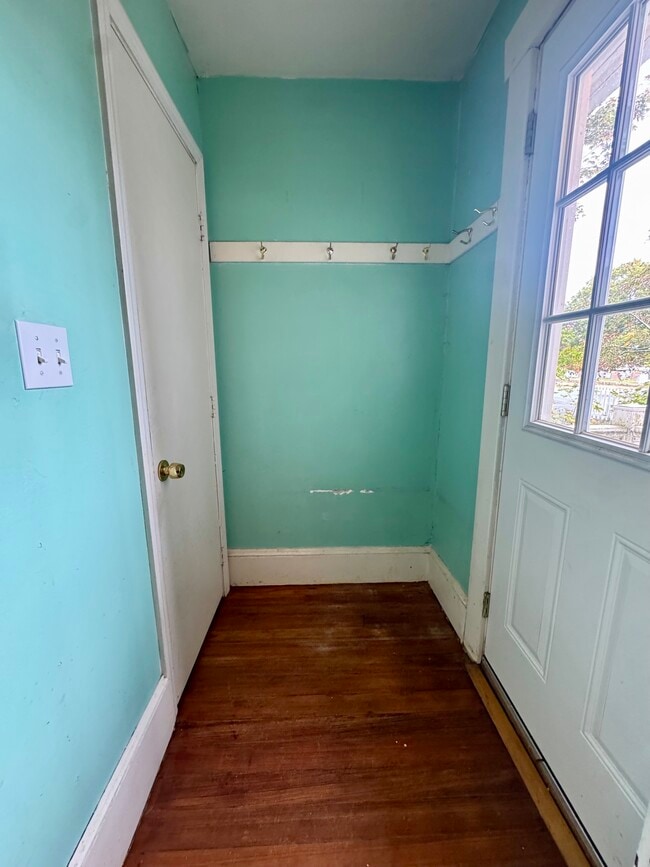 Building Photo - 273 Front St