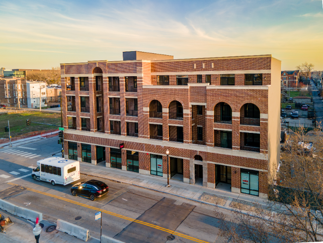 Building Photo - 551 E 47th St