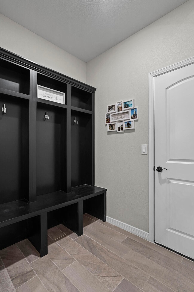 Building Photo - 4567 Marisabel Azcarate St