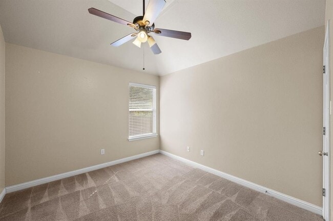 Building Photo - 10409 Yellowstone Dr