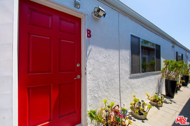 Building Photo - 415 Rose Ave