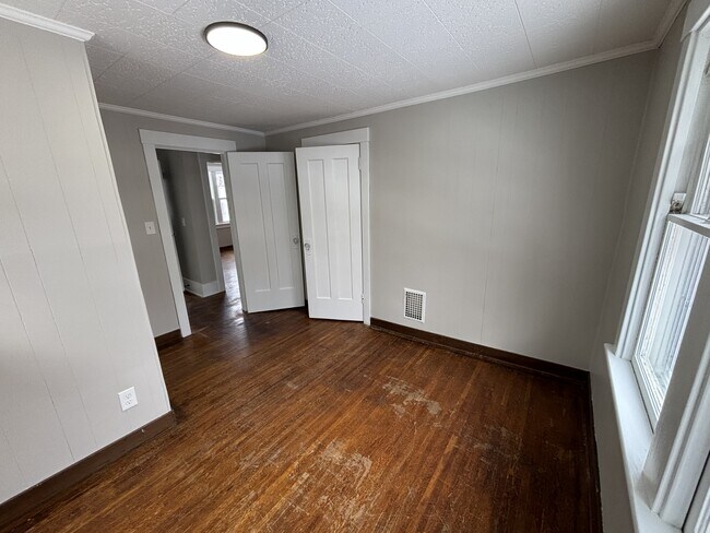 Building Photo - 72 Martinot Ave