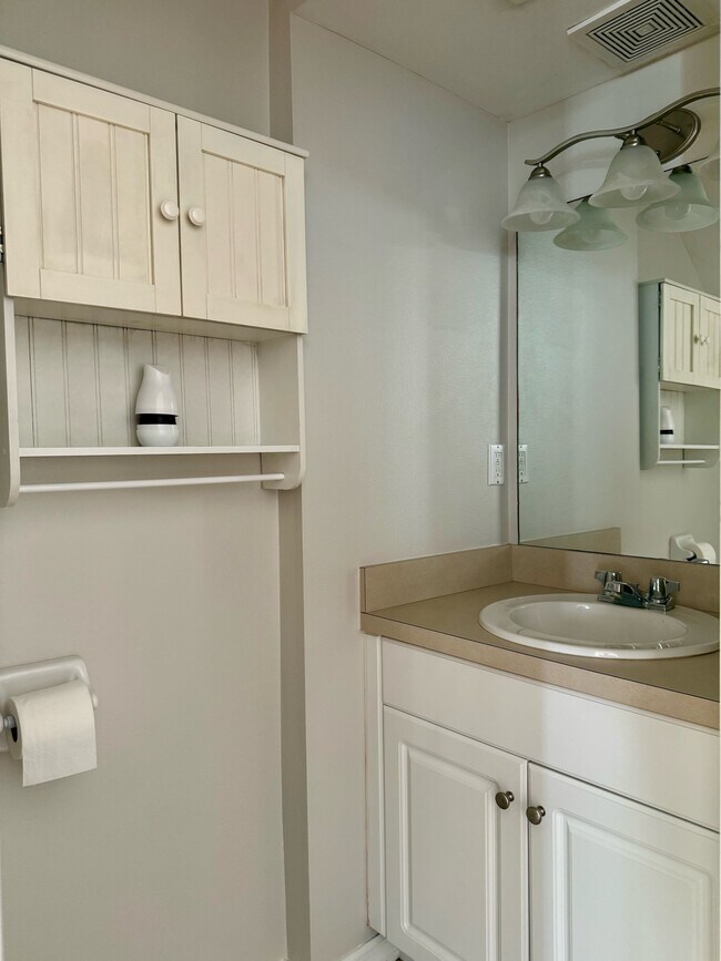 Building Photo - 2636 SW 35th Pl