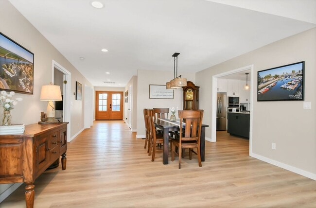 Building Photo - Beautiful Waterfront Single Story Home
