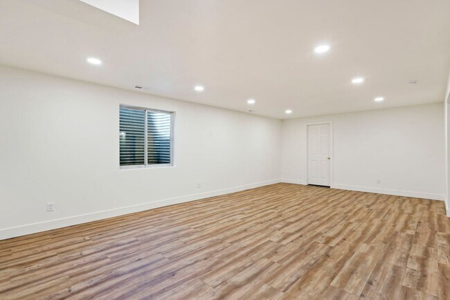 Building Photo - Spacious Home in a Great Location!