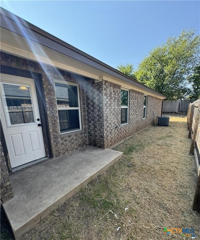 Building Photo - 601 Sladecek Dr