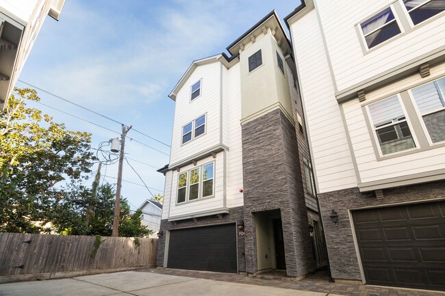 Building Photo - 912 Yale St