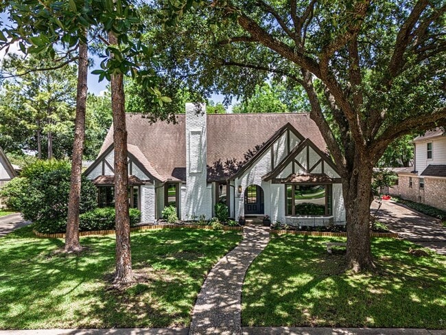Building Photo - 1815 Valley Vista Dr
